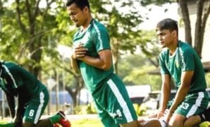 semlah-pemain-persebaya-surabaya-latihan-di-lapangan-unesa-rabu-292020.jpg
