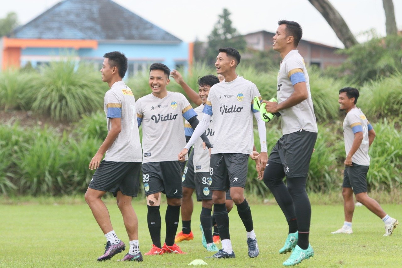 pemain-psim-jogja-menjalani-sesi-latihan-di-lapangan-kenari-ic7e.jpg
