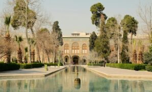 berita-iran-terbaru-analisis-dampak-sanksi-32040770 Foto ilustrasi terbaru menampilkan tajuk utama berita Iran tentang perkembangan politik dan ekonomi negara